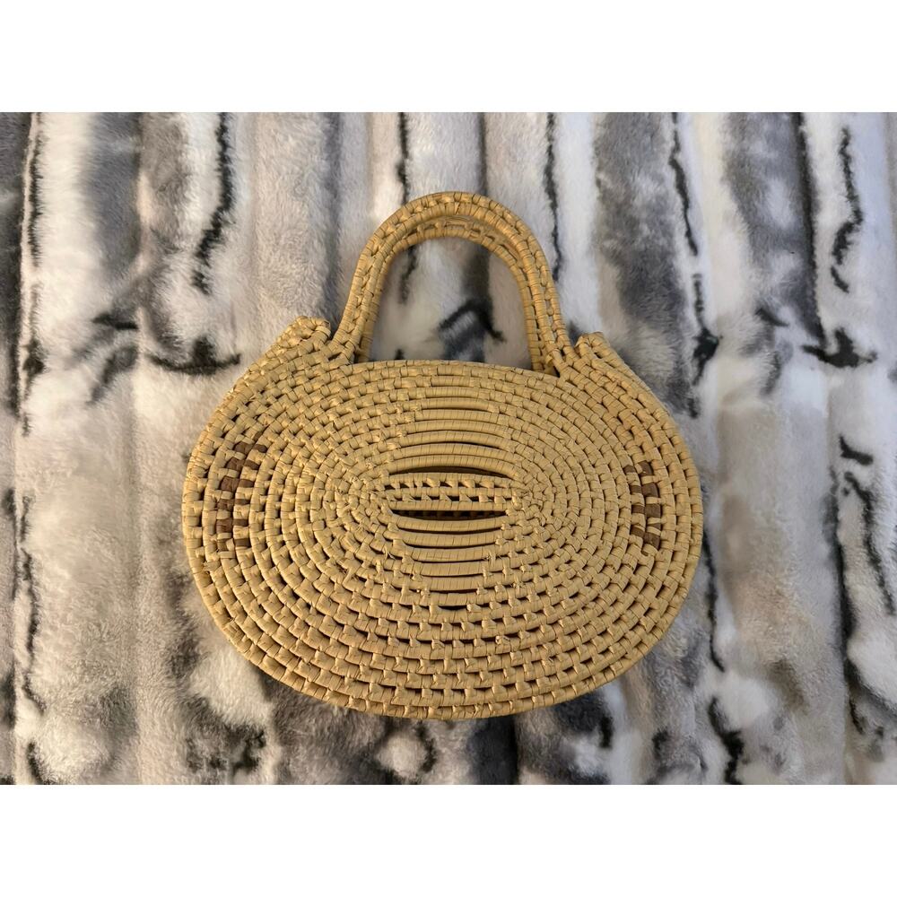 Pretty Woven Purse - Picture 1 of 8